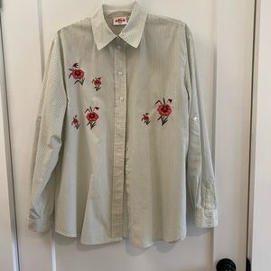Vintage rose embroidered button up